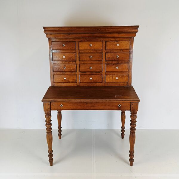 Magnifique bureau de notaire ancien, unique en son genre, avec cloche de coffre-fort fonctionnelle