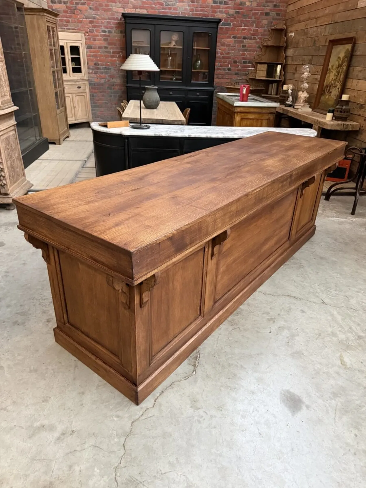 Oak counter from the early 20th century.