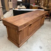 Oak counter from the early 20th century.