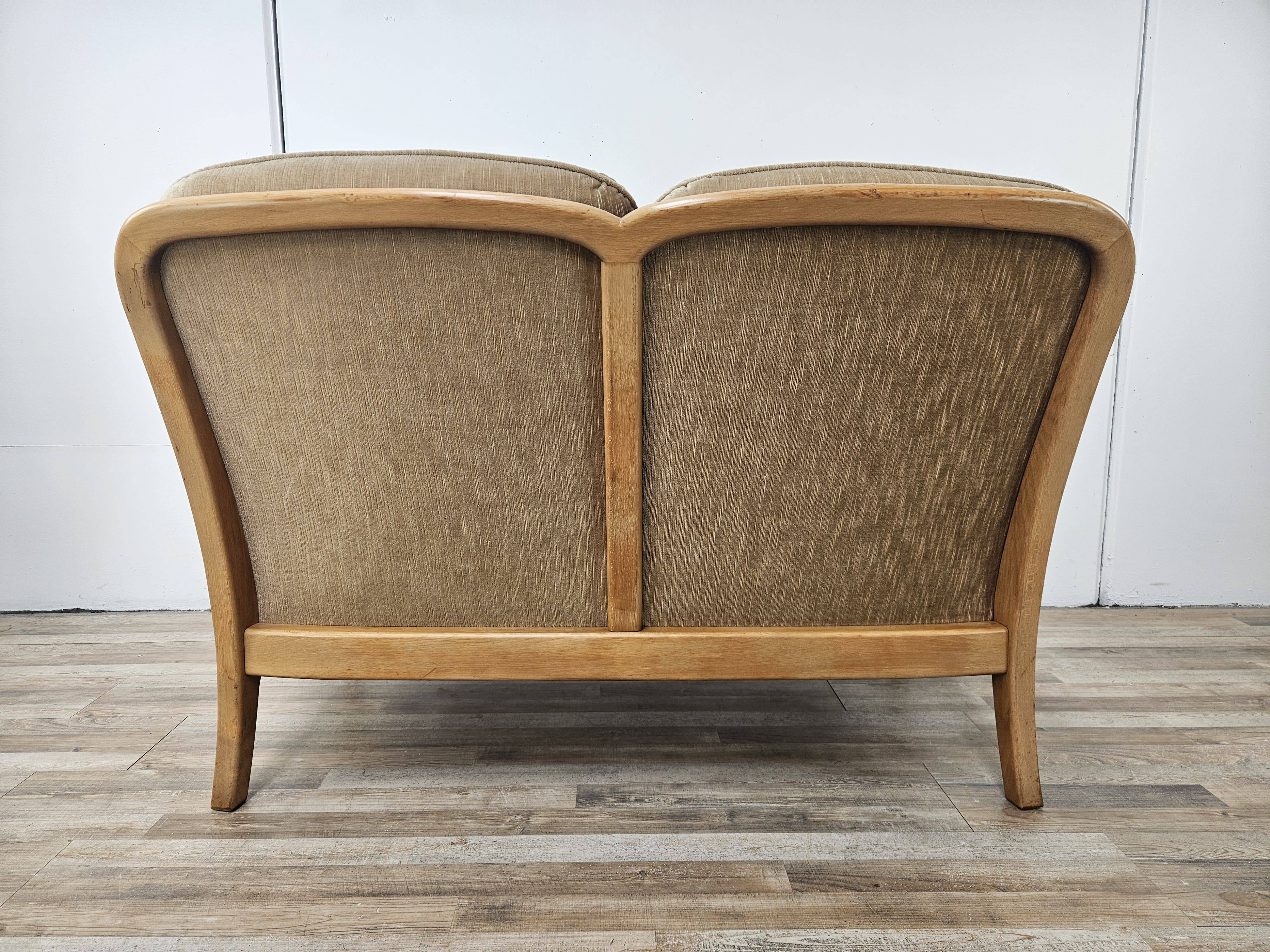 Canapé deux places années 70 en hêtre