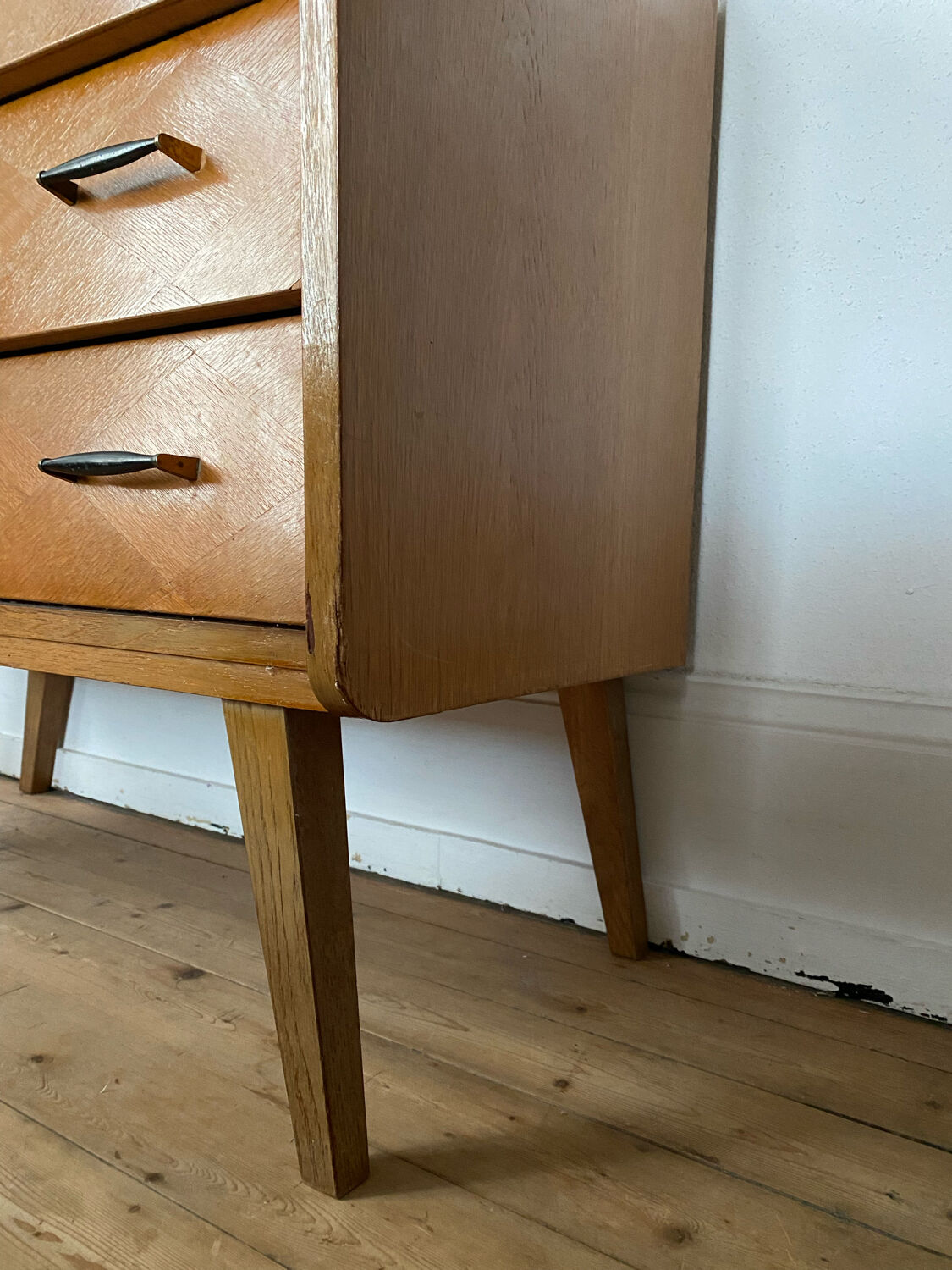 Vintage dresser feet compass 60s