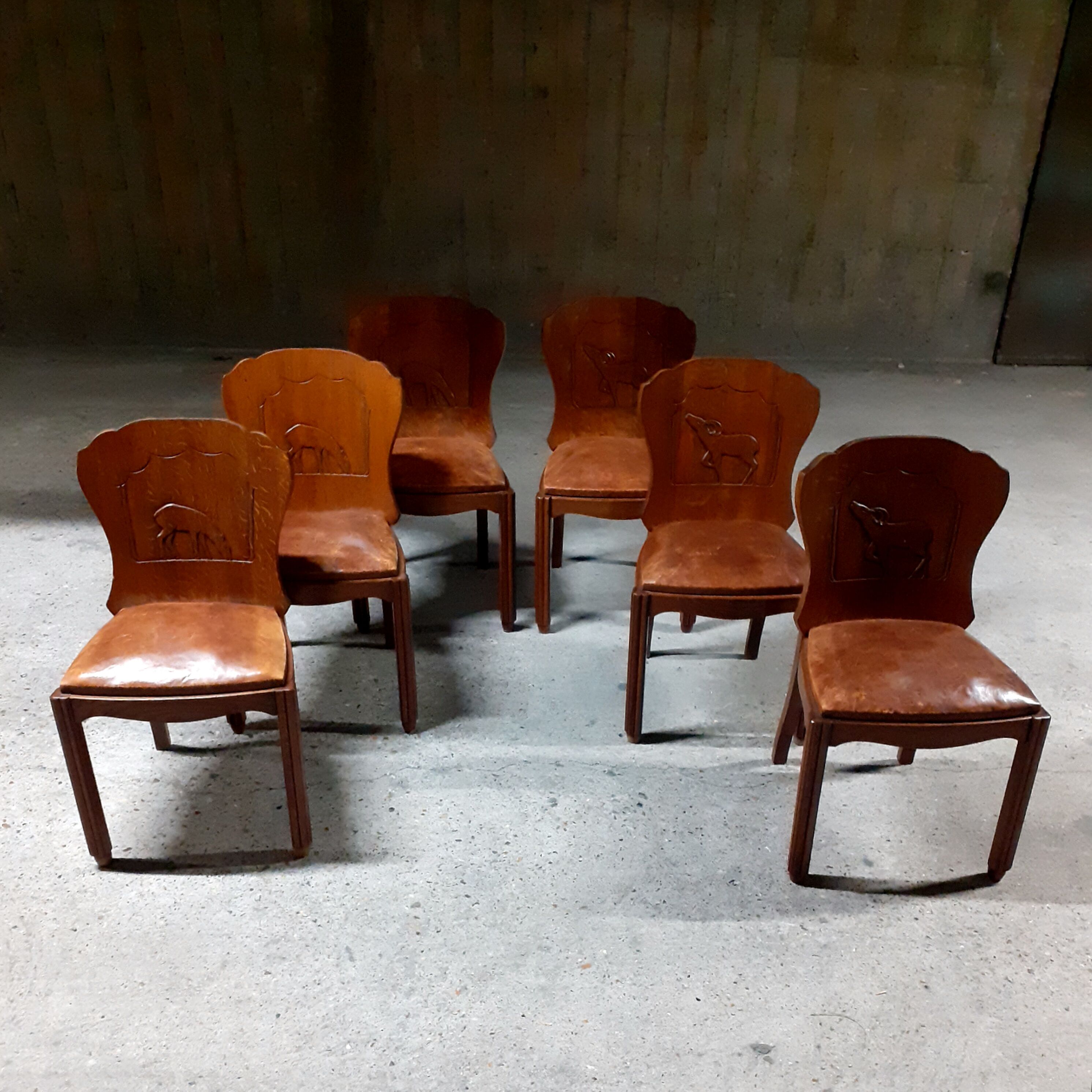 Set of 6 vintage solid wood chairs with animal motif on the back and leather seat