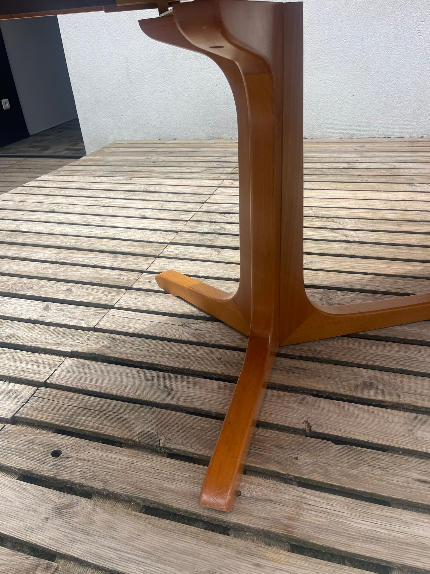 Oval table Baumann, two extensions, rosewood top.