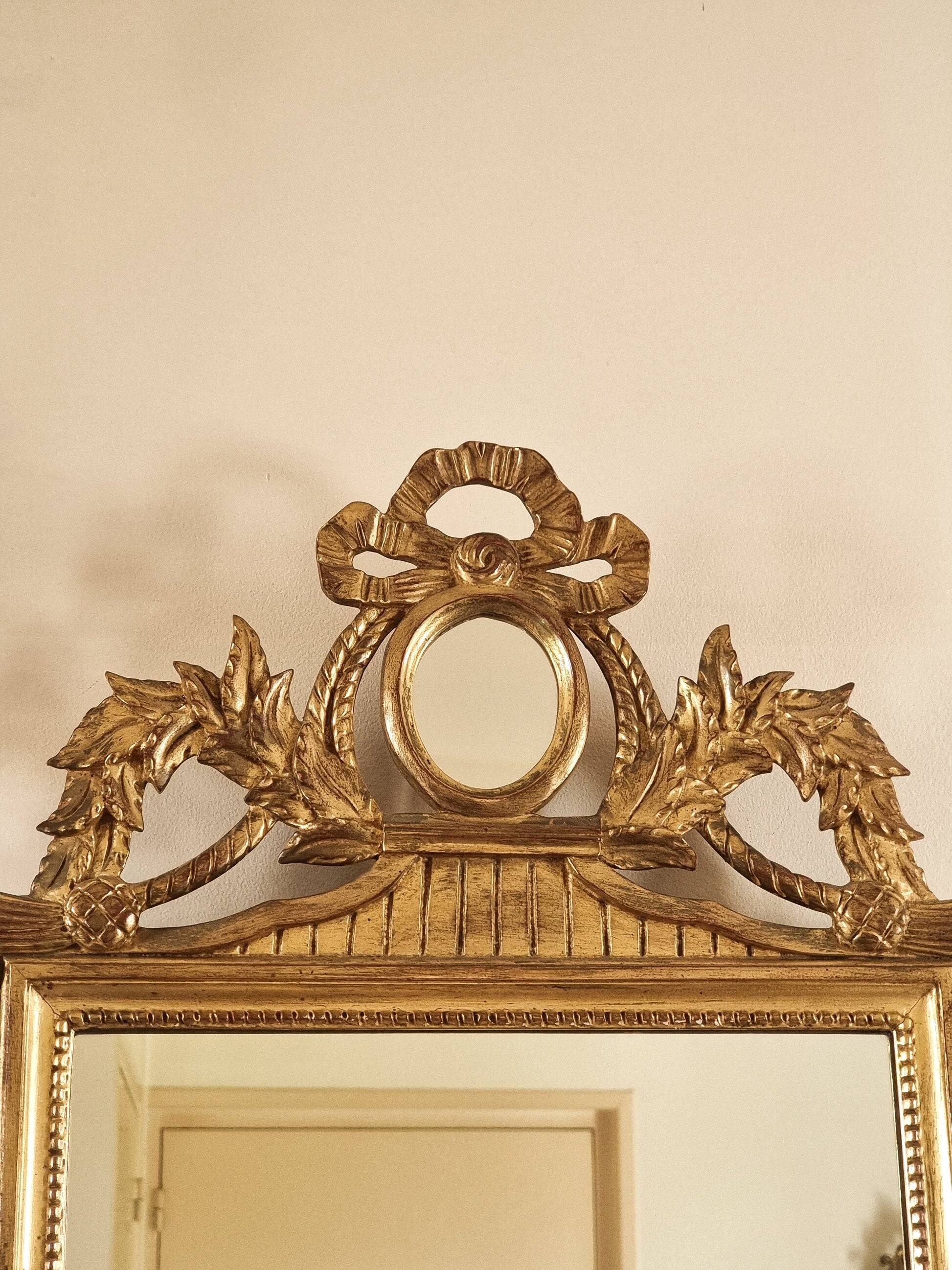 The Louis XVI - pediment mirror