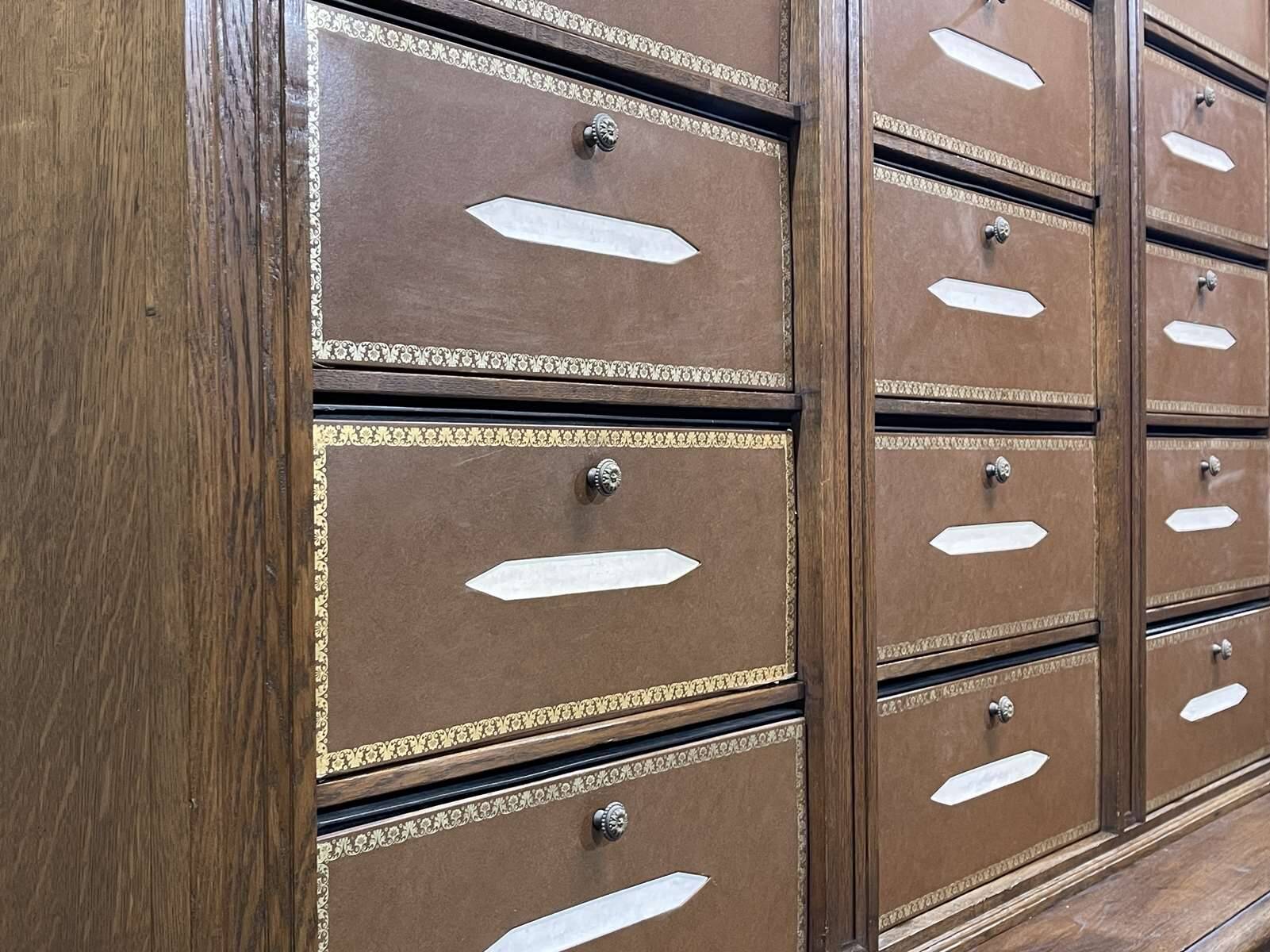 Meuble de notaire début XXème en chêne avec son cartonnier