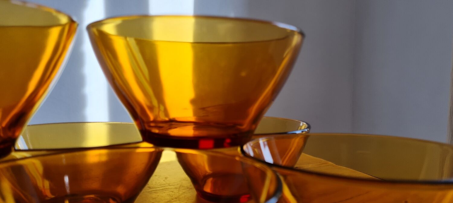 Set of 8 bowls in amber Duralex glass