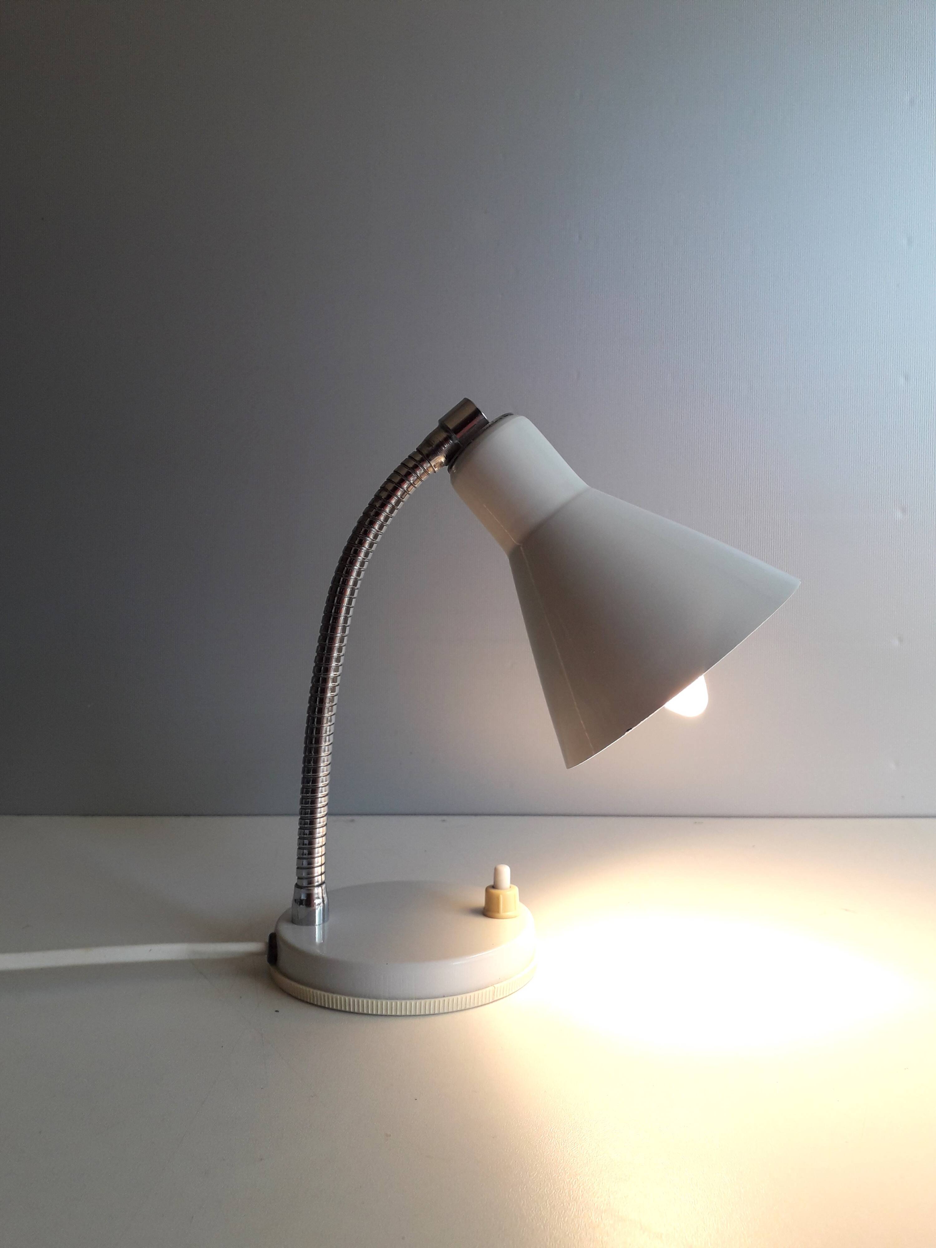 Vintage desk lamp / reading light - white lacquered - 1970s