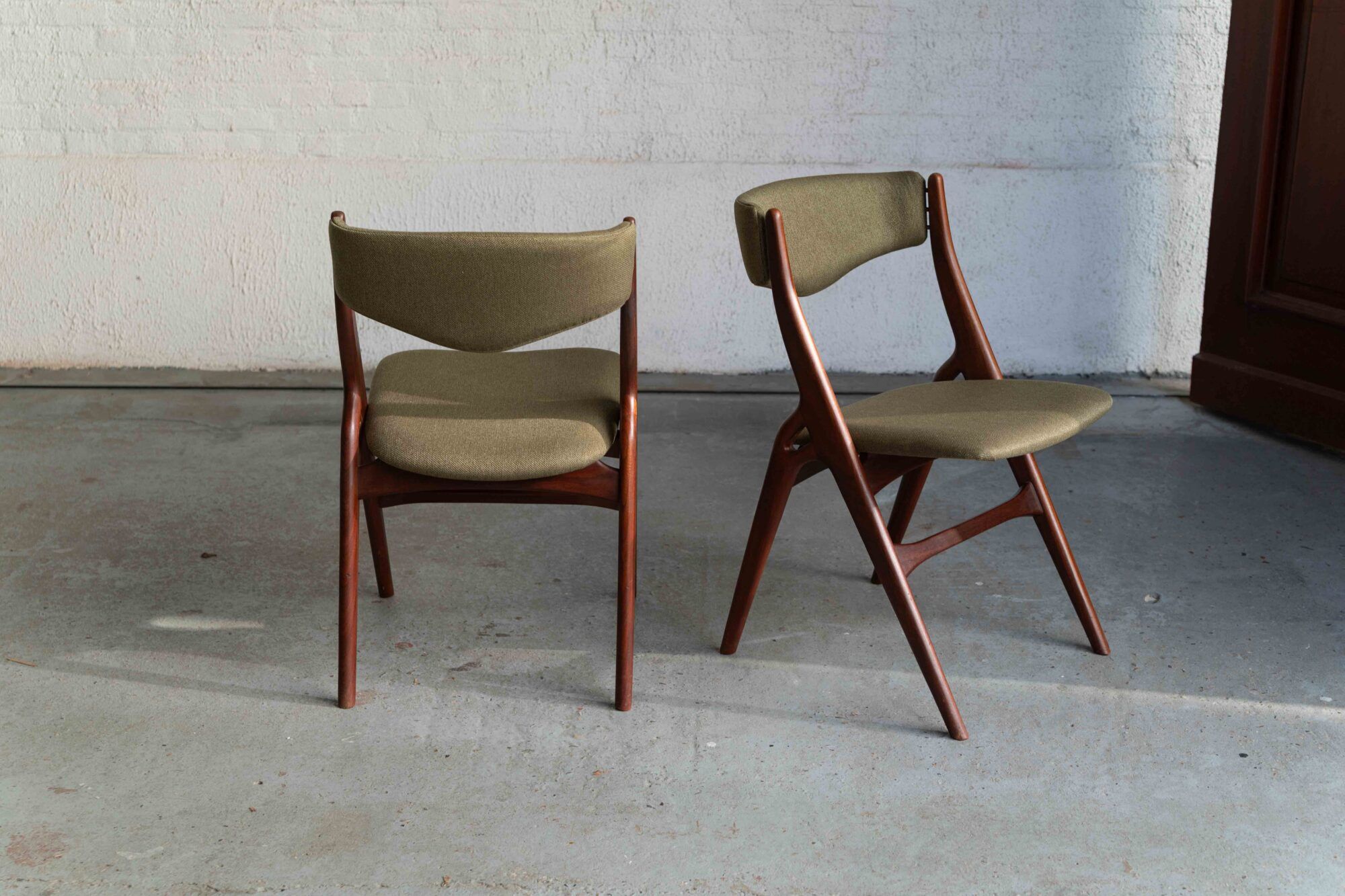 Set of 6 Aska dining chairs by Louis Van Teeffelen