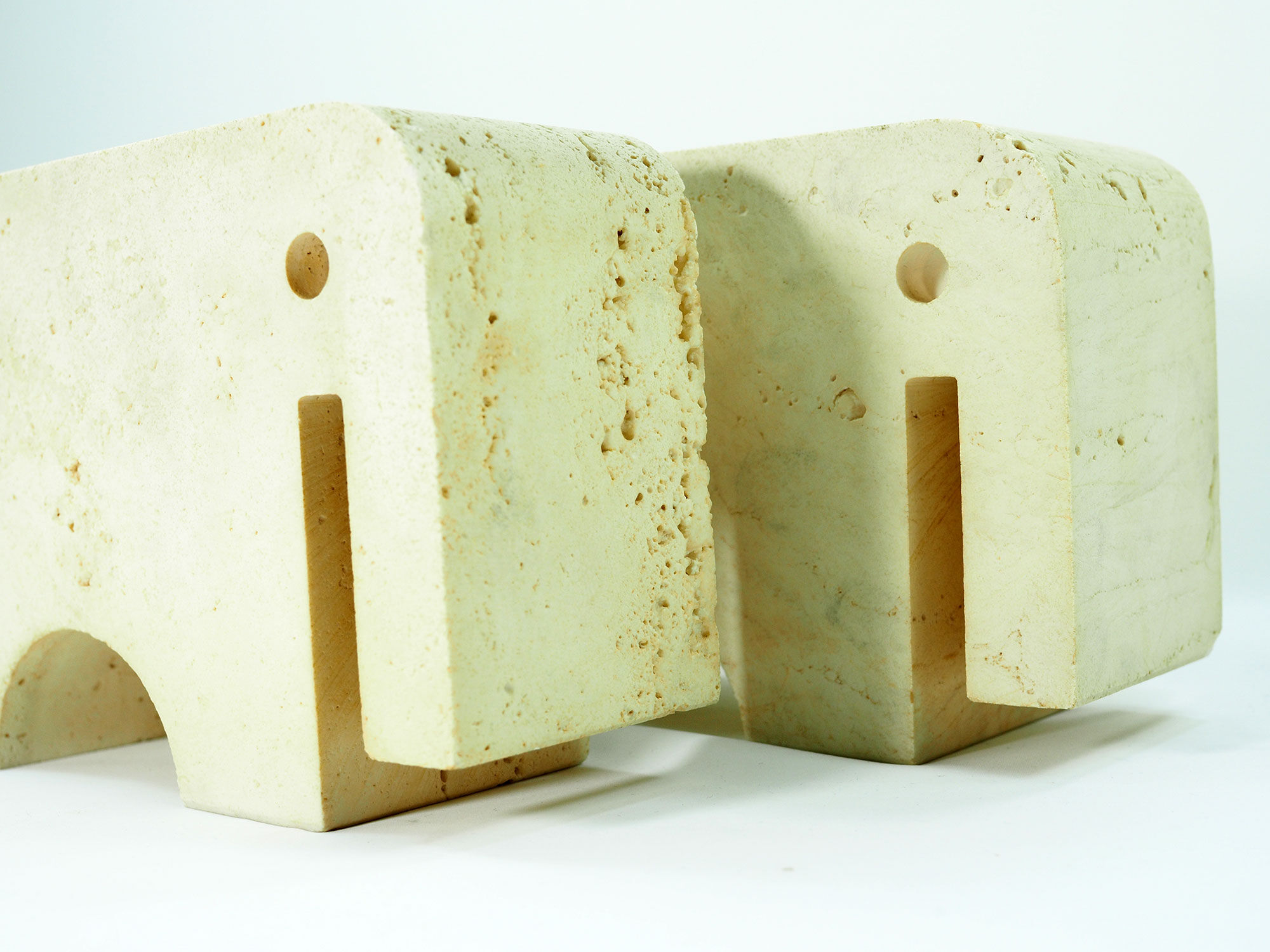 Pair elephant bookends travertine Fratelli Mannelli, 1970s
