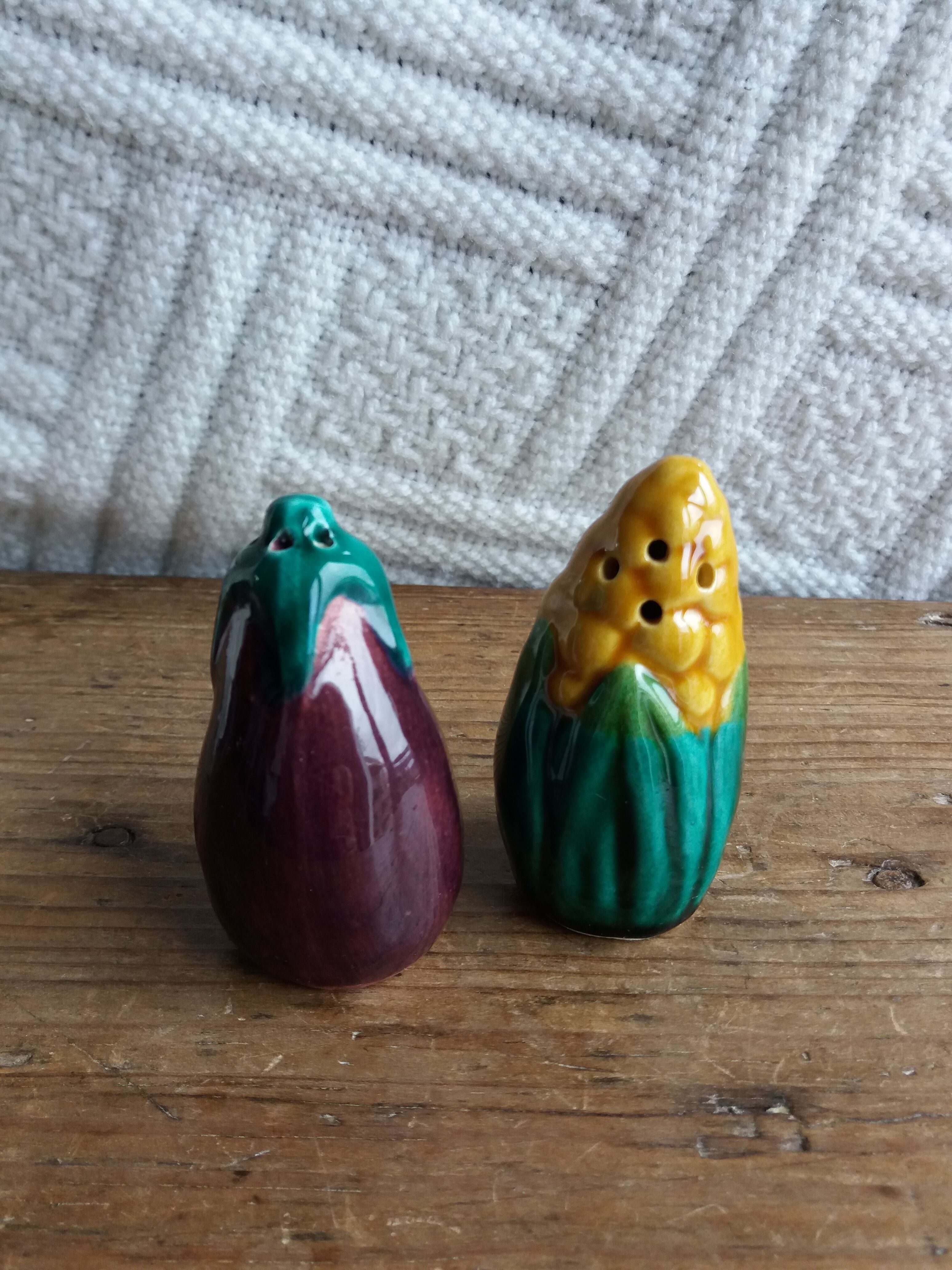 Slurry pepper and salt shaker