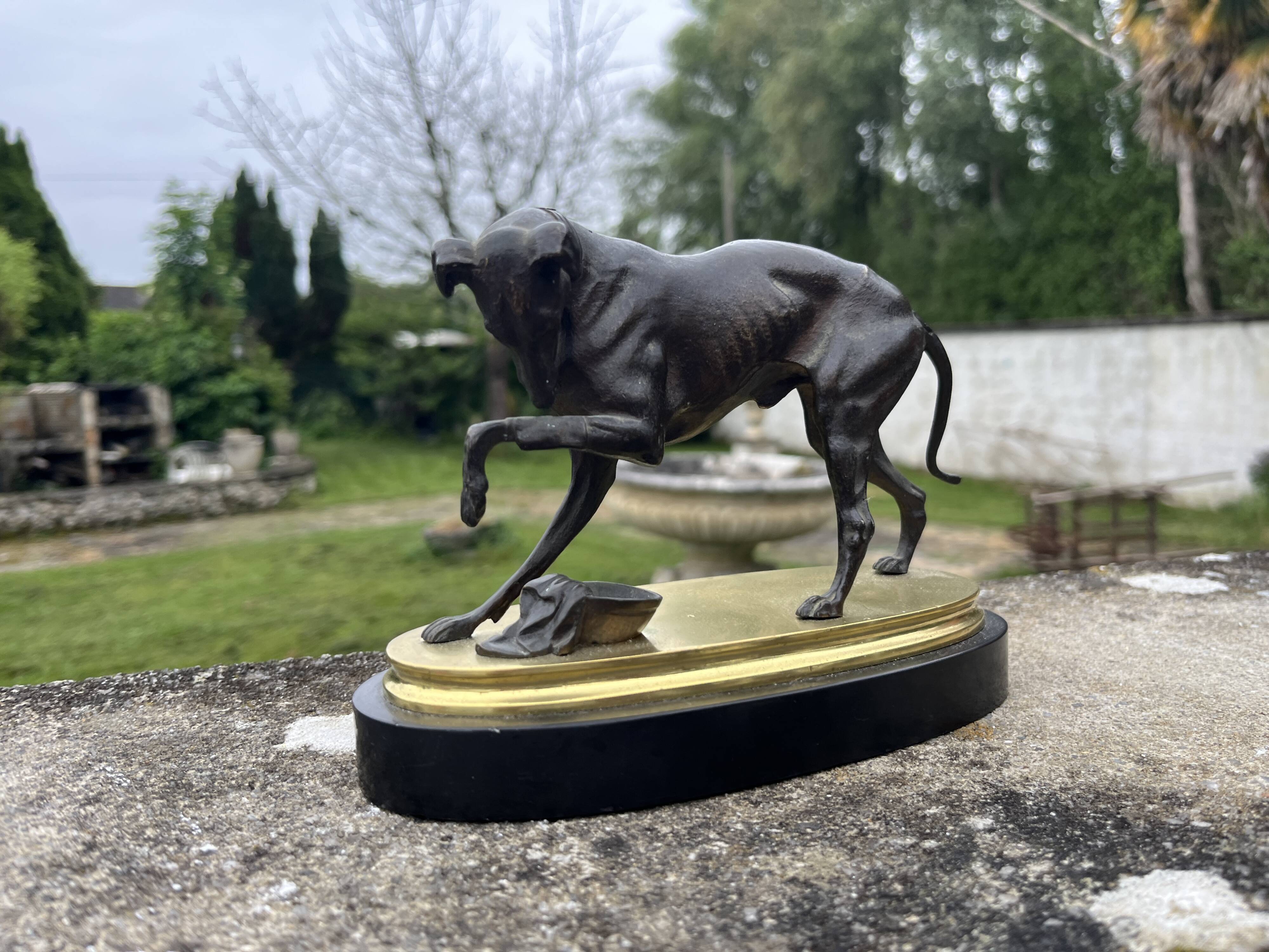 Bronze hunting dog and its prey – black marble base brass – s