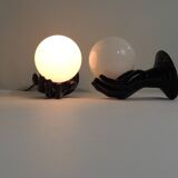 Paire d’appliques mains noires tenant un globe en opaline, années 70