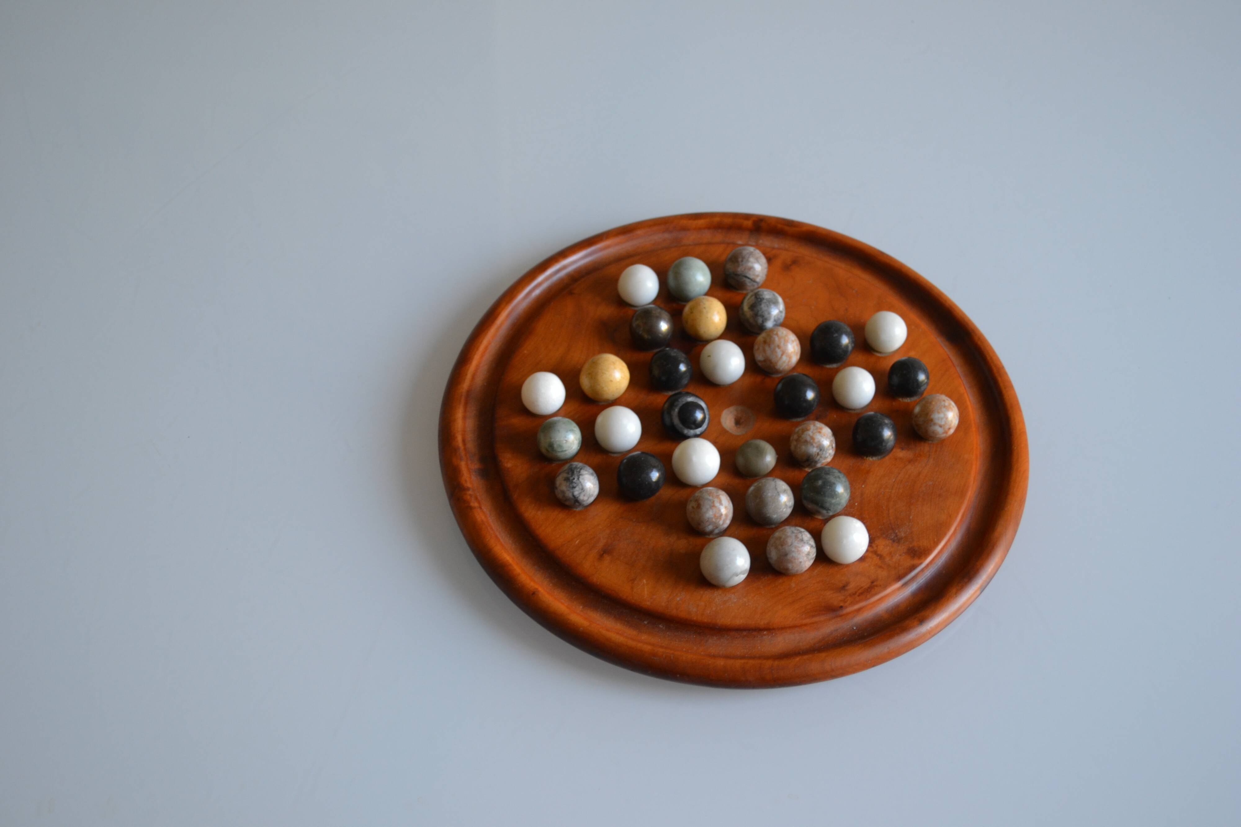 Solitaire game in exotic wood and semi-precious stones