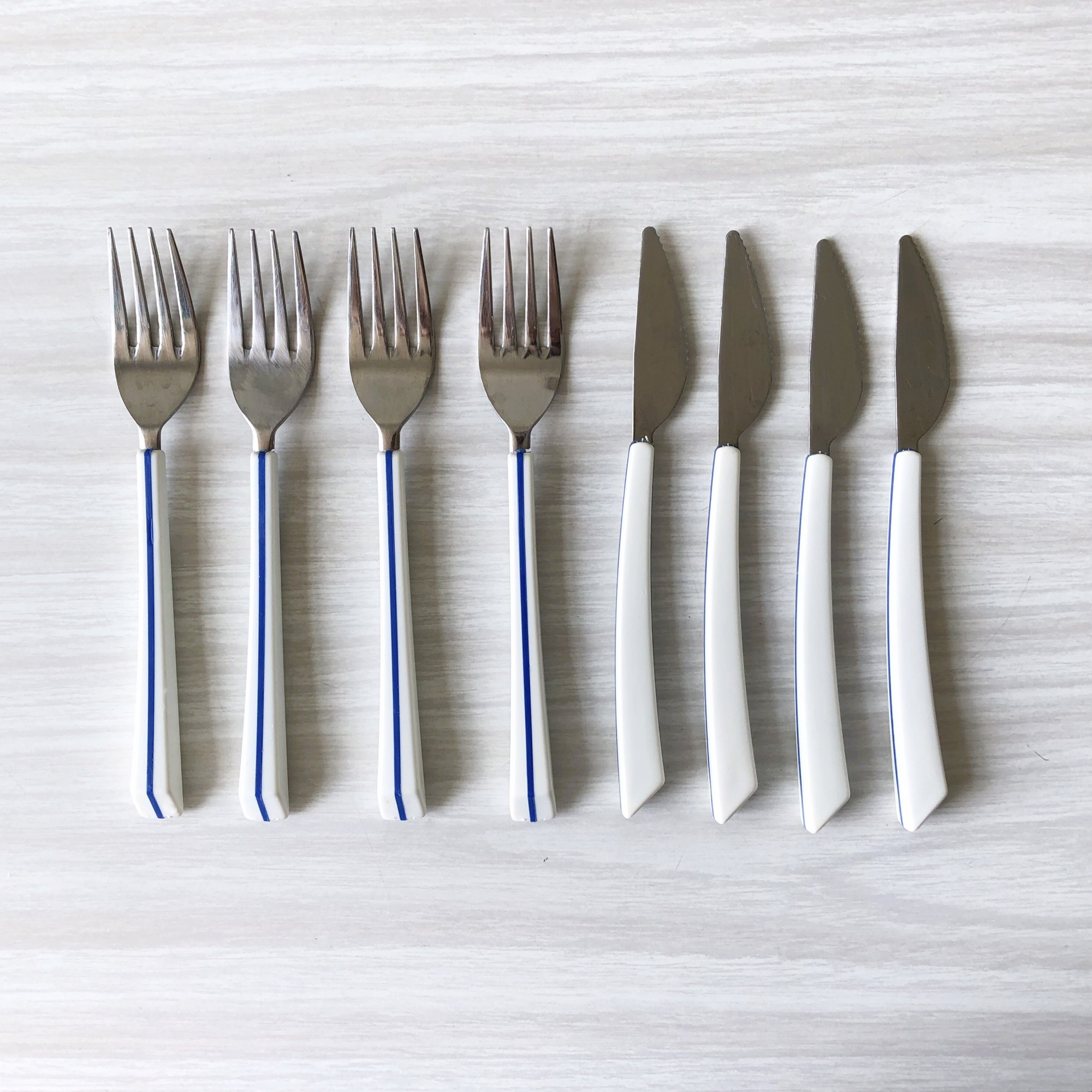 Set of 4 forks and 4 knives Air France of the 70s by Nathalie George