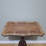 Table or pedestal table with foldable top