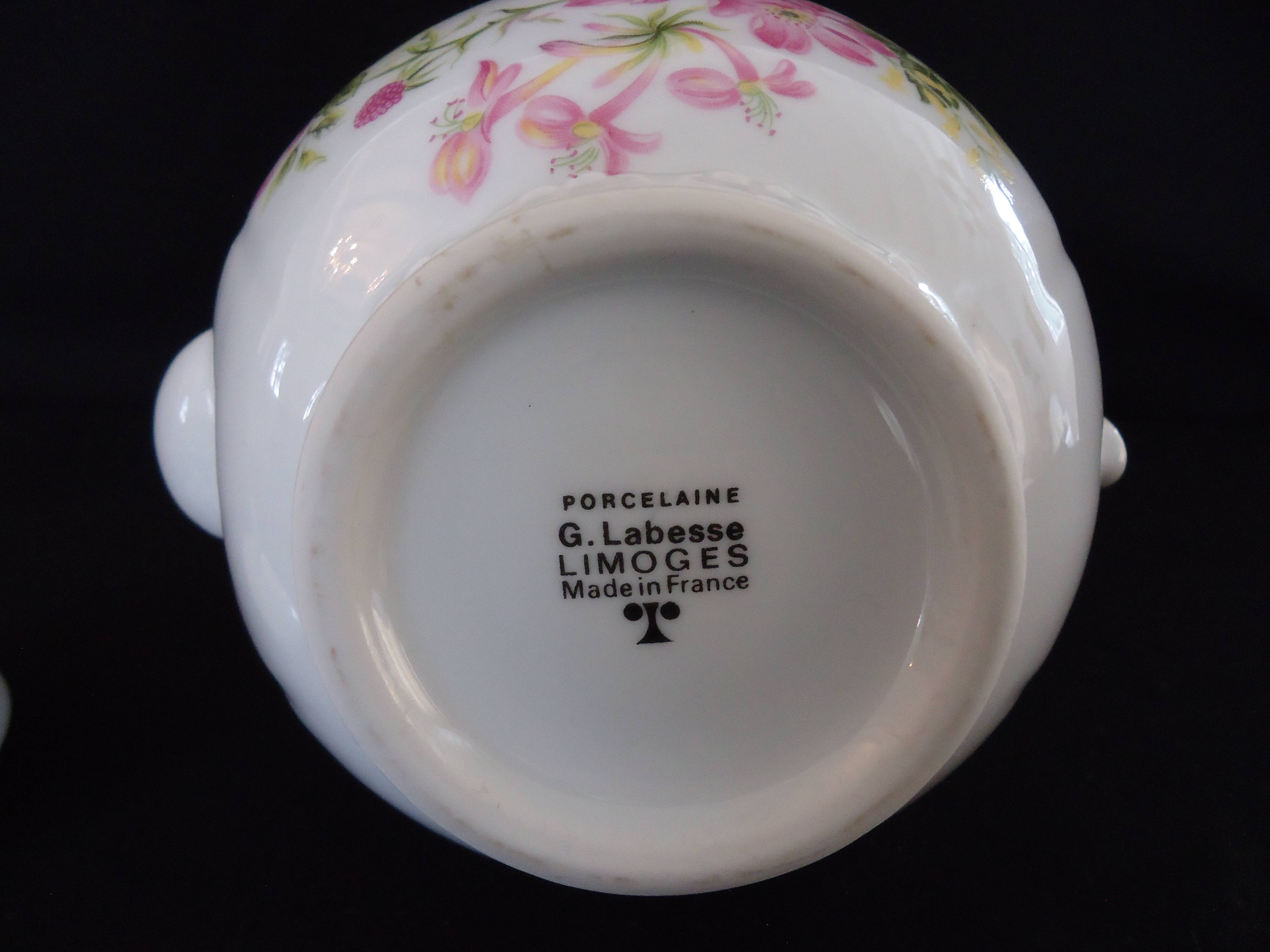 Pouring coffee pot, made of Limoges porcelain, Goumot Labesse (A565)