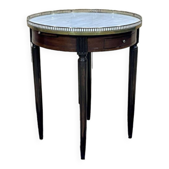 Table bouillotte en acajou de style Louis XVI des années 1950 avec un dessus marbre