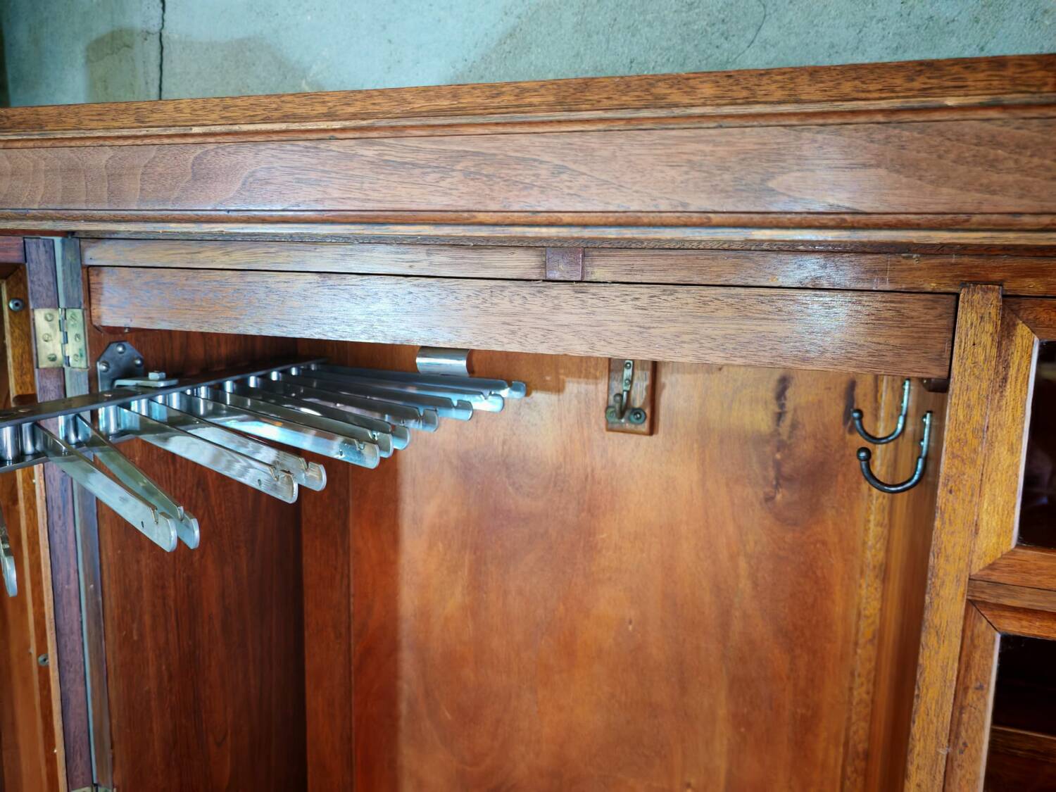 Gentleman's Wardrobe - English dressing armoire - Compacton