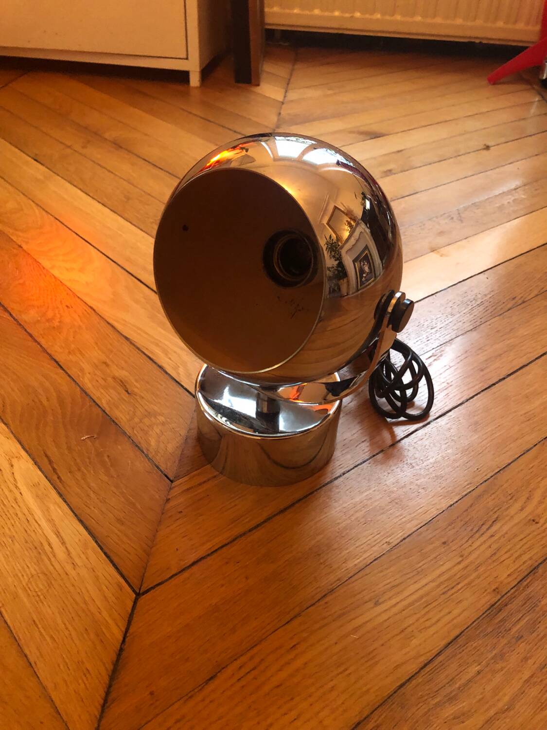 Eye ball table lamp