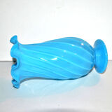 Vase ancien en opaline bleu turquoise 18.5cm