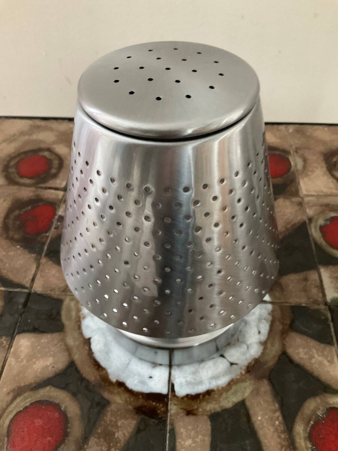 Lampe design en inox perforé