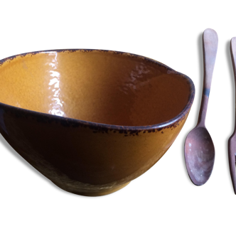Bowl ceramic with fork and spoon wood