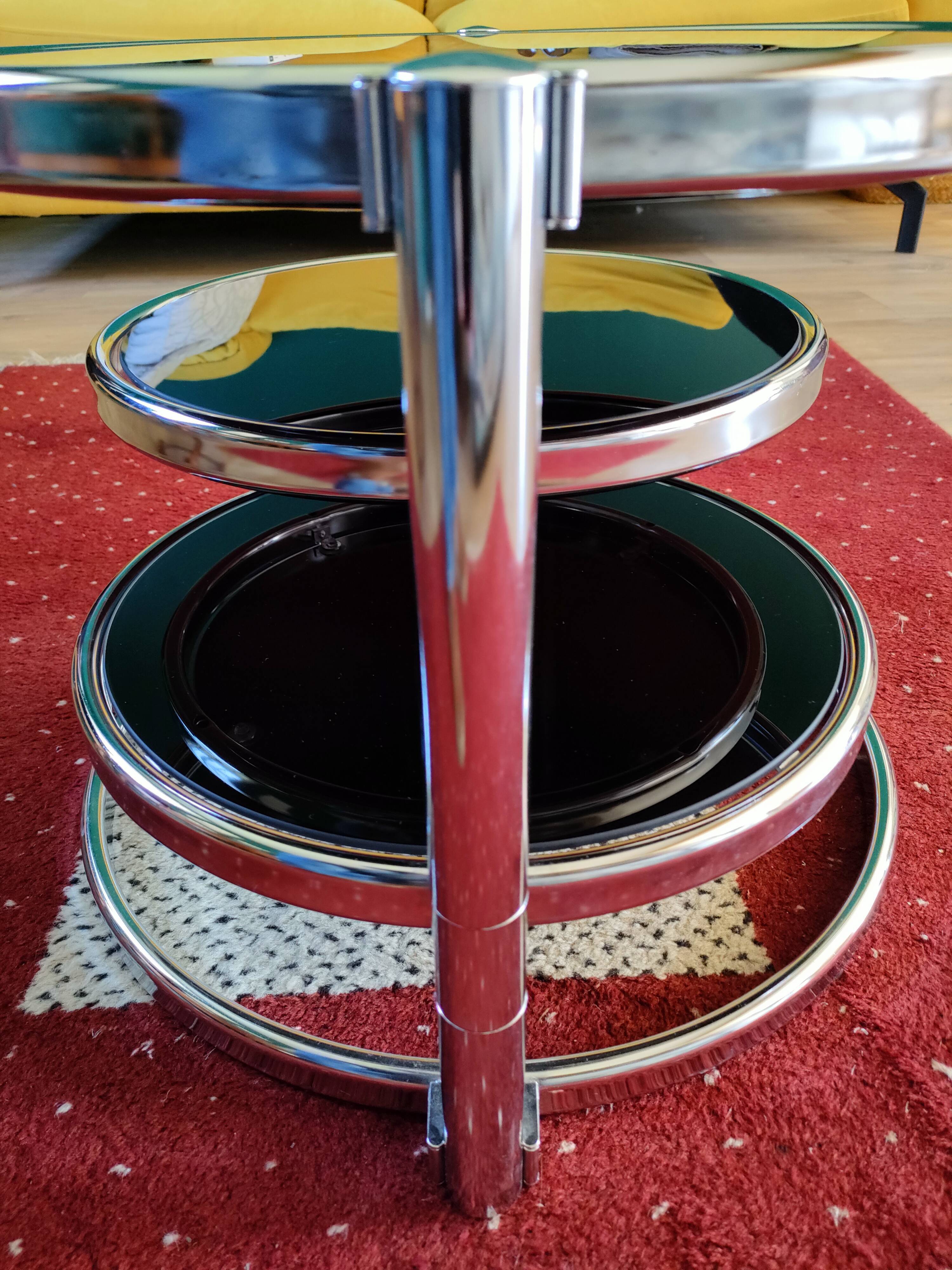 Round coffee table glass and chrome