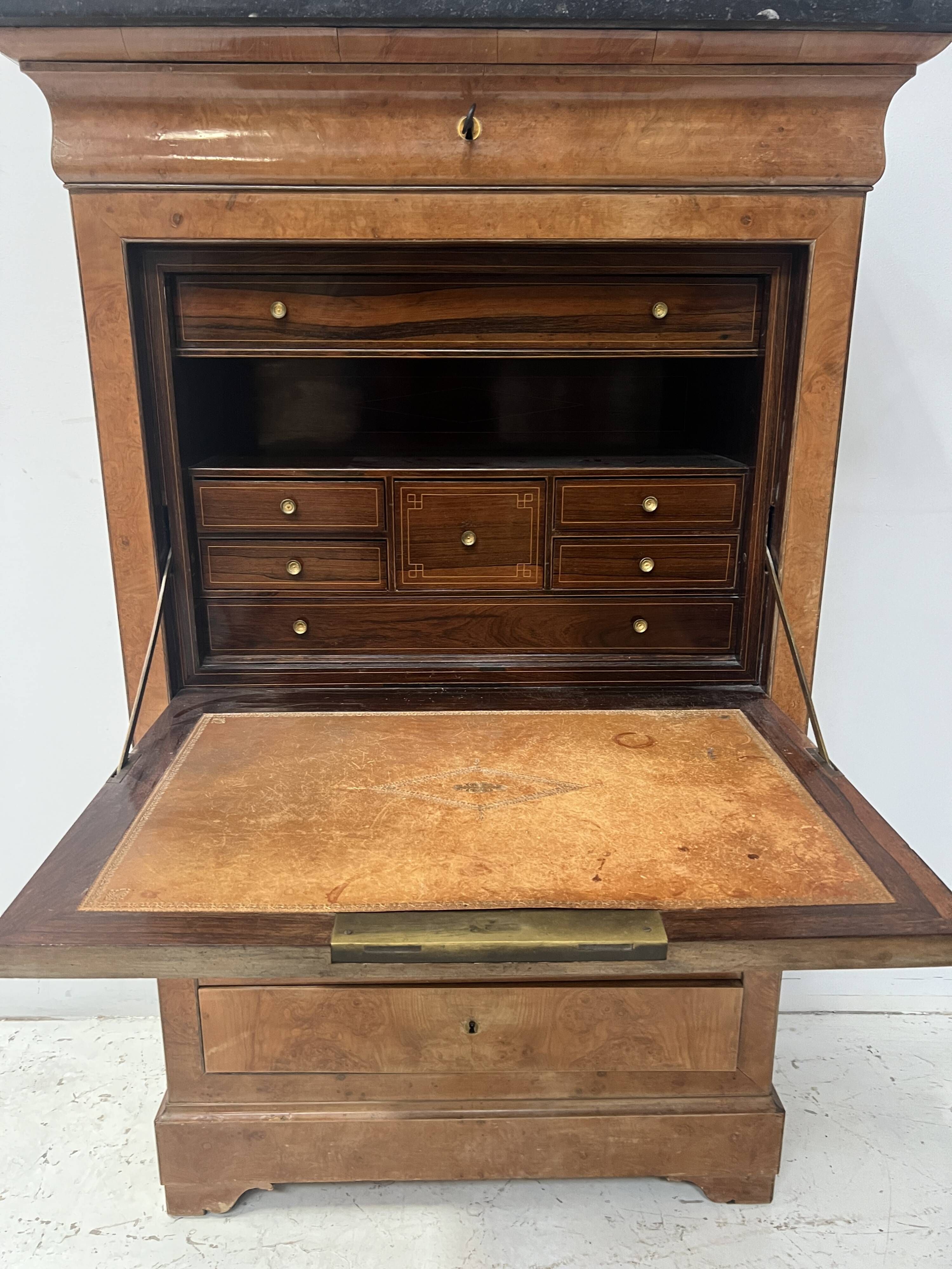 Louis Philippe secretary in light walnut briar, 19th century.