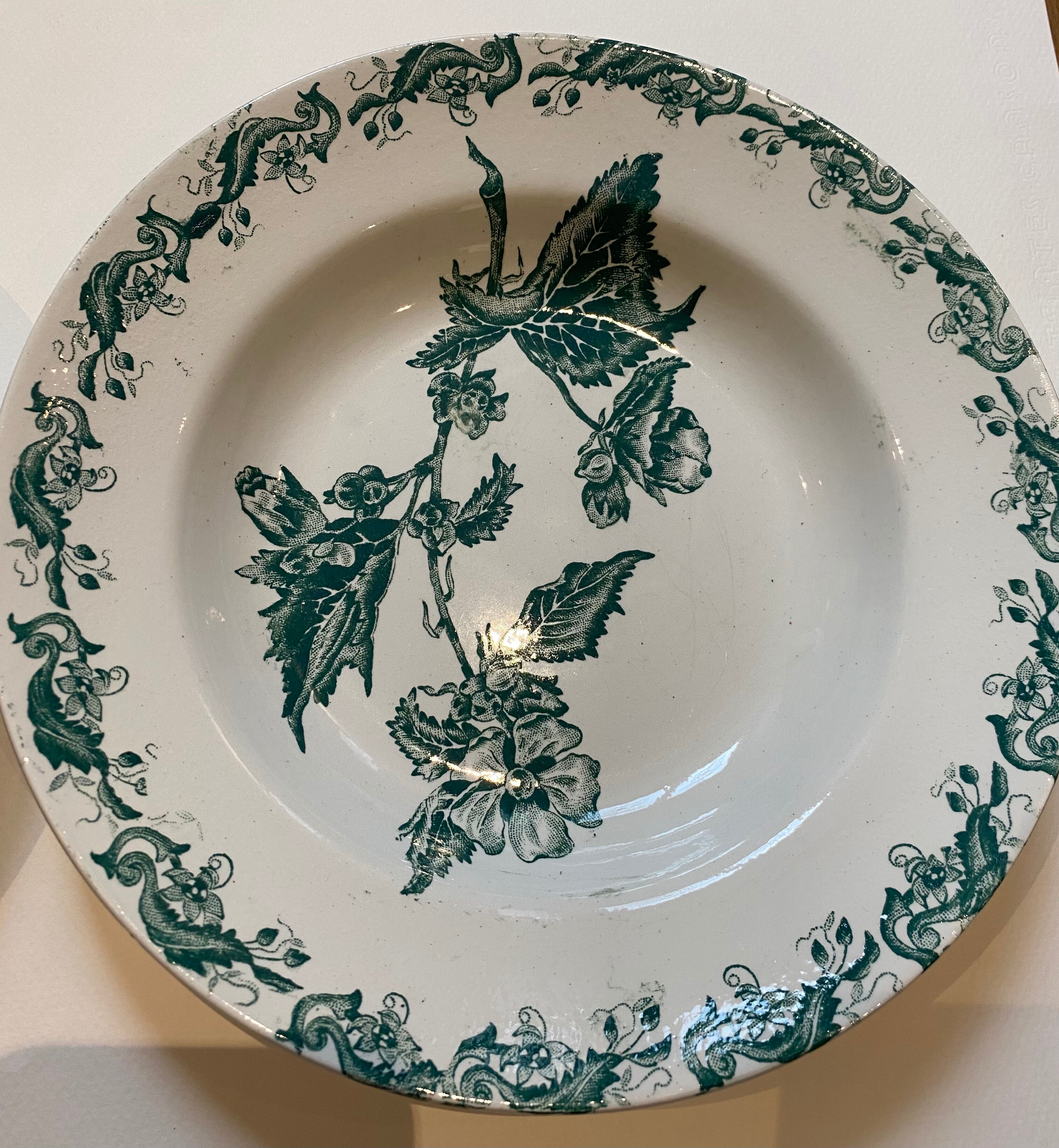 Set of 4 hollow plates, foliage decorations, Manufacture de St-Amand-les-Eaux