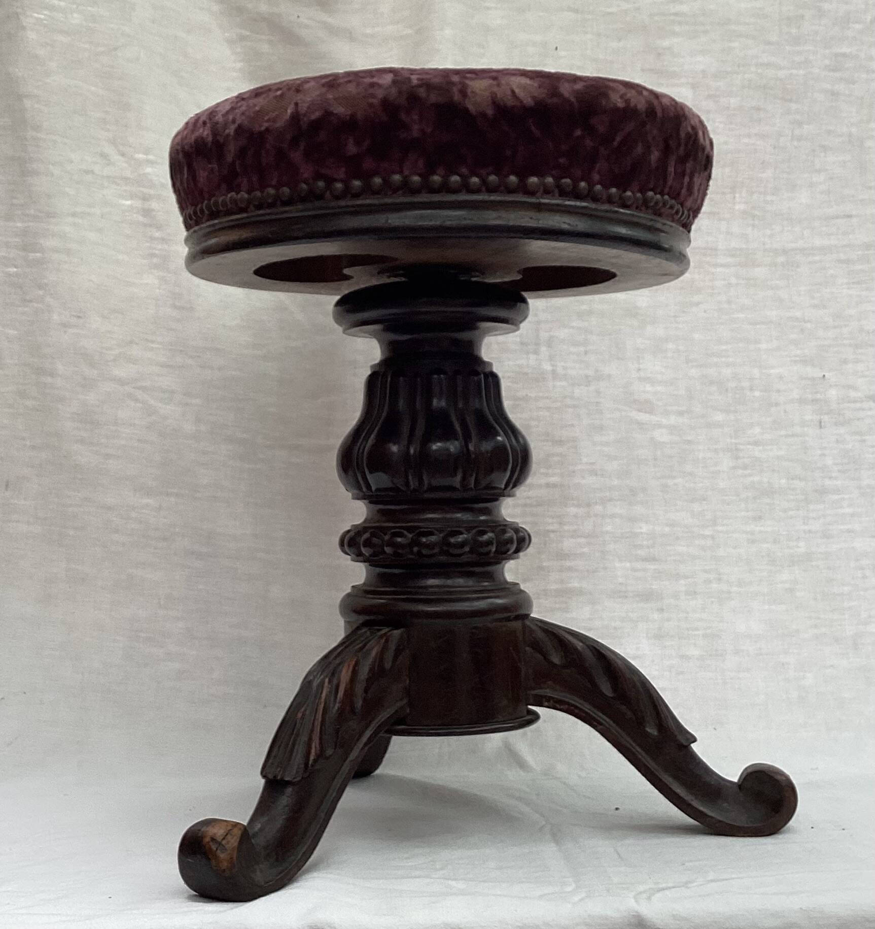 Napoleon III piano stool dimension: height -55cm- diameter -35cm-