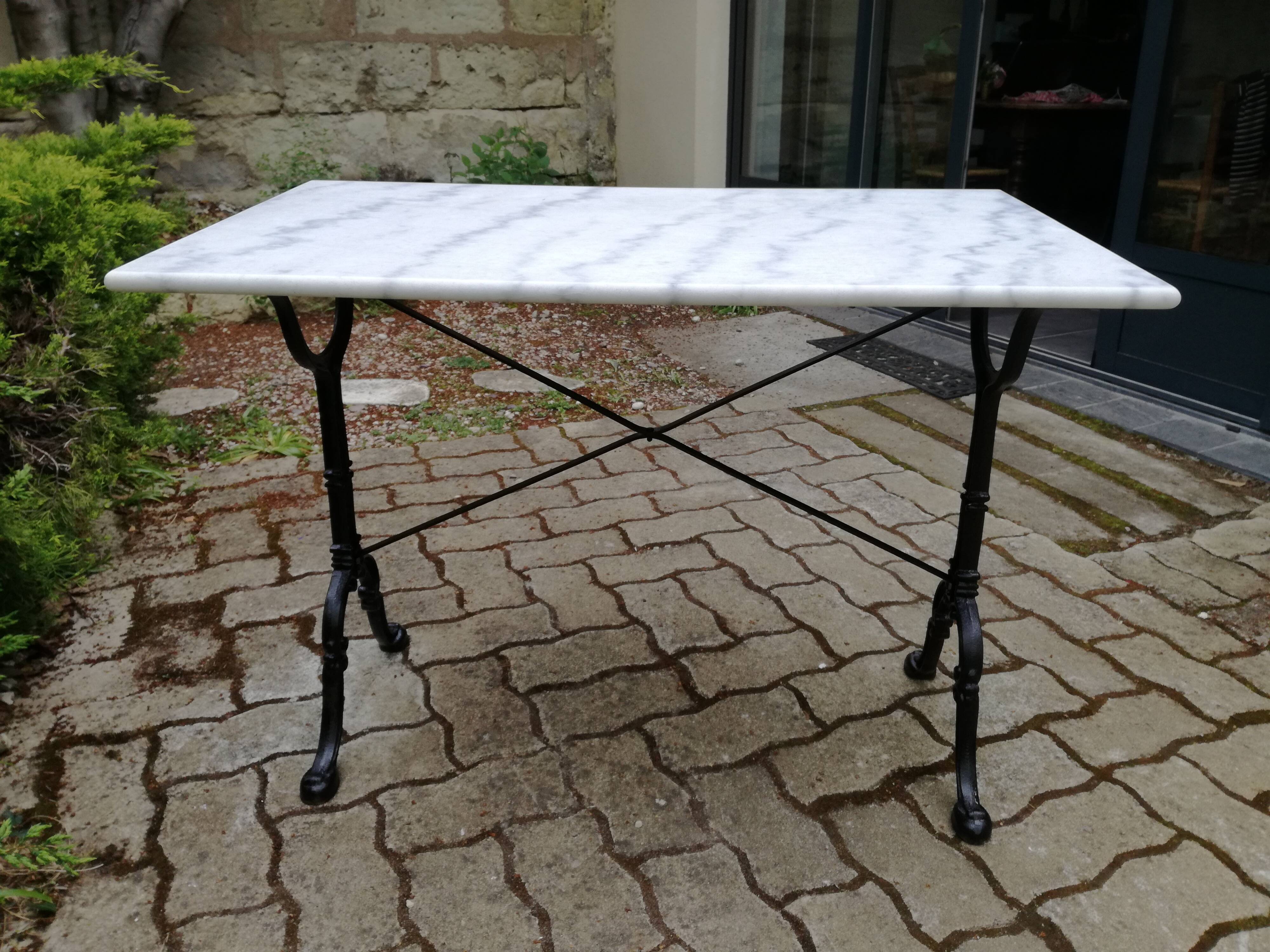 Bistro table in white marble and cast iron 1900