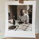 Robert Doisneau d'après (1912-1944), Les Pains de Picasso, Vallauris 1952, Copyright Robert Doisneau/ Gamma Rapho, Sucession Picasso/VG Bild, KunstbBonn 1998, Imprimé en Allemagne
