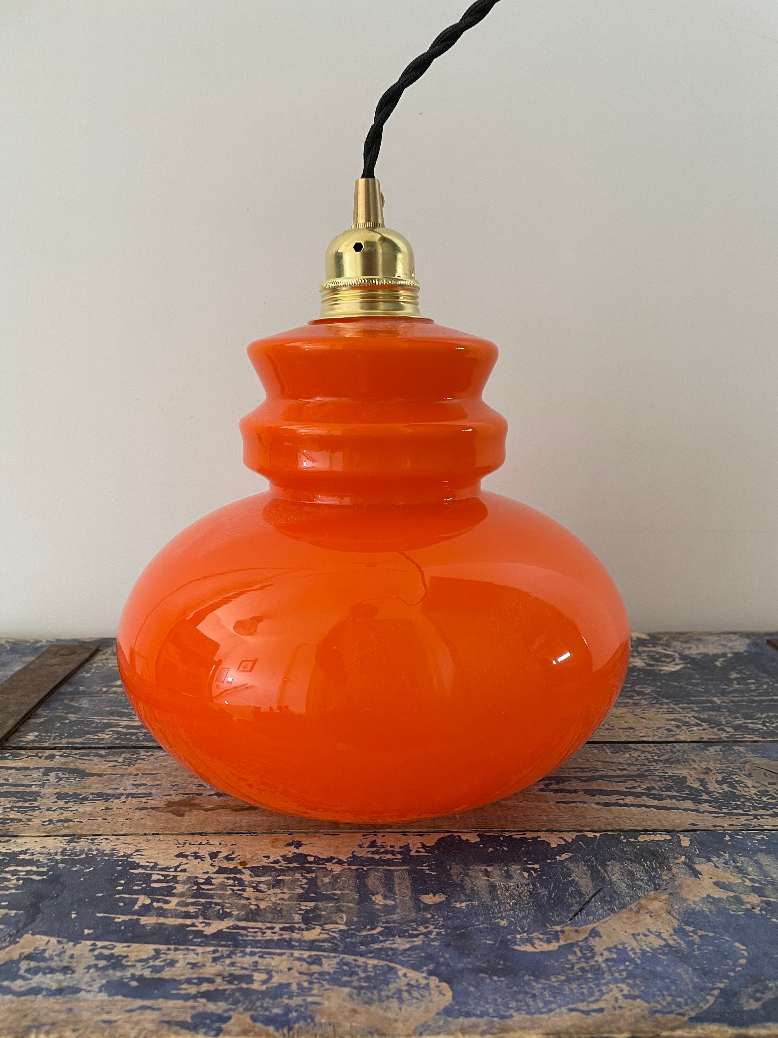 Suspension vintage en opaline orange électrifiée à neuf