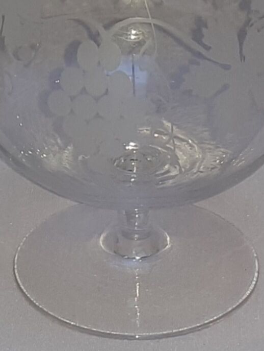 Set of six glasses engraved with crystal grape bunches