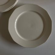 Set de 6 assiettes ivoire modernistes terre de fer