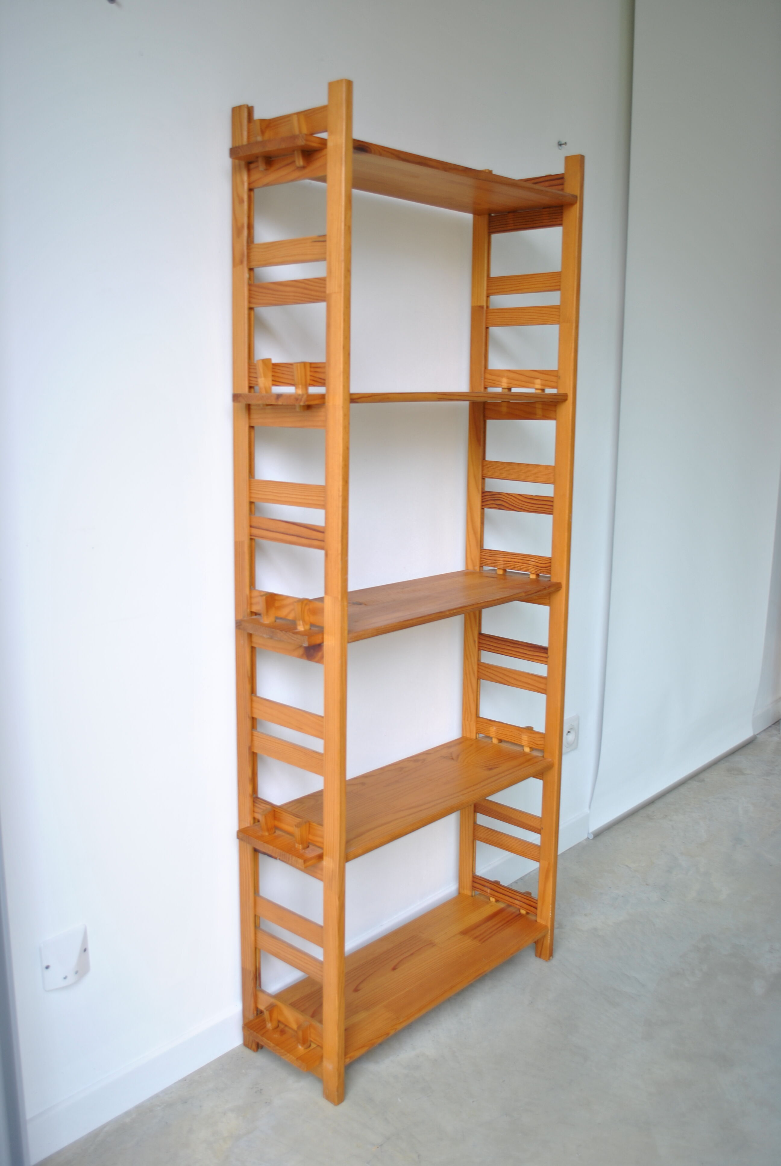 Vintage shelf to lay 1970