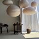 Grande suspension en rotin et lin naturel japonisante ovale aplatie rosée