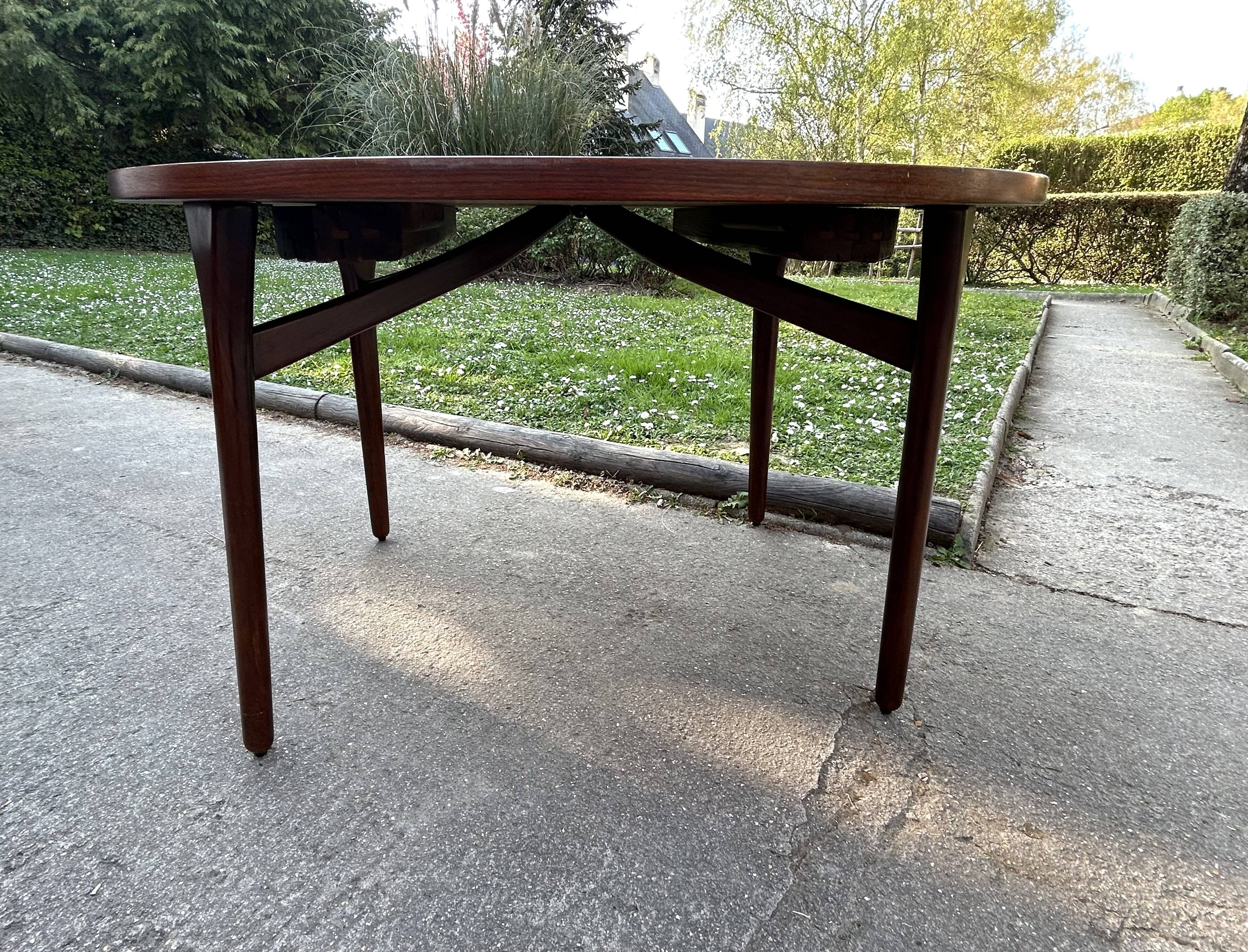 Round rosewood dining table by H. Henning for B. Hansen, 4/8 people.