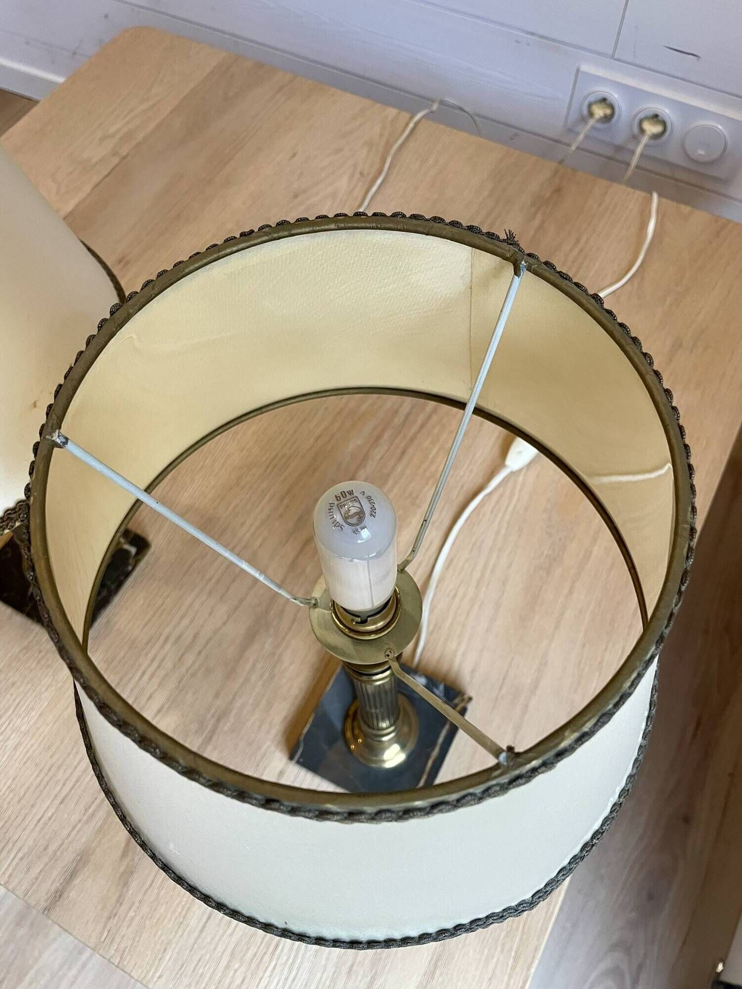 Pair of vintage bedside lamps in brass with marble base from the 70s.