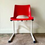 Chaise enfant en métal blanc et plastique rouge