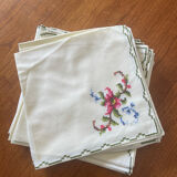 Embroidered table linen set