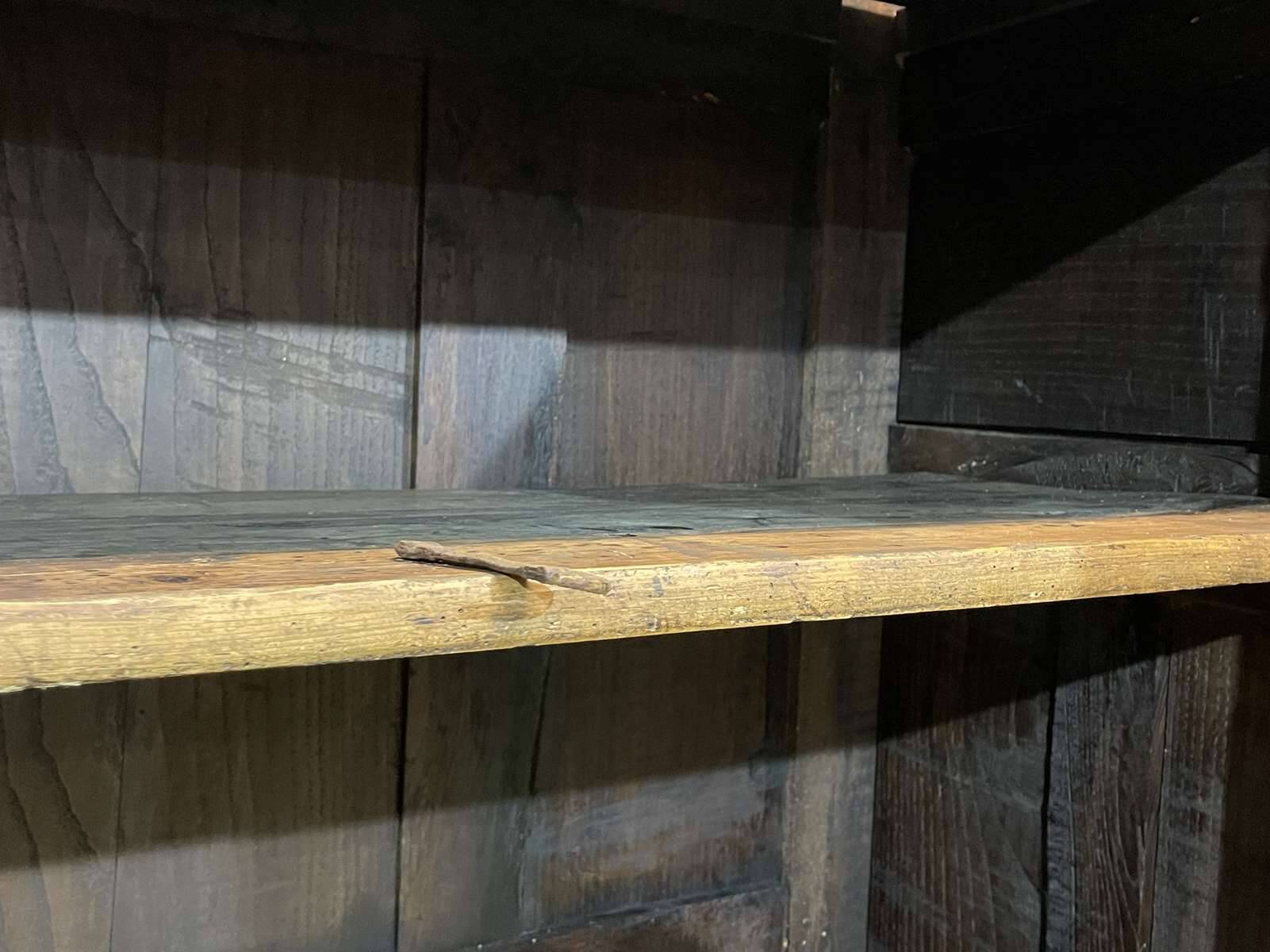 Armoire bretonne XIXème en merisier, chêne et châtaignier