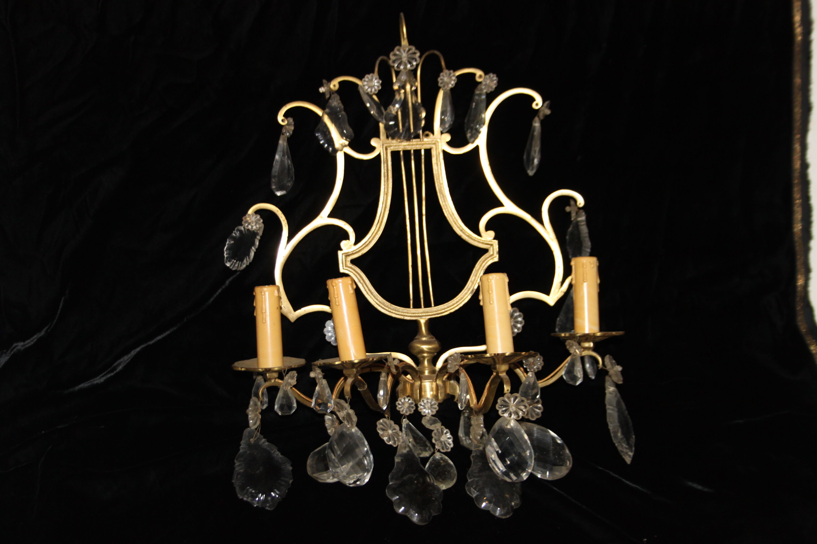 Wall lamp in gilded bronze