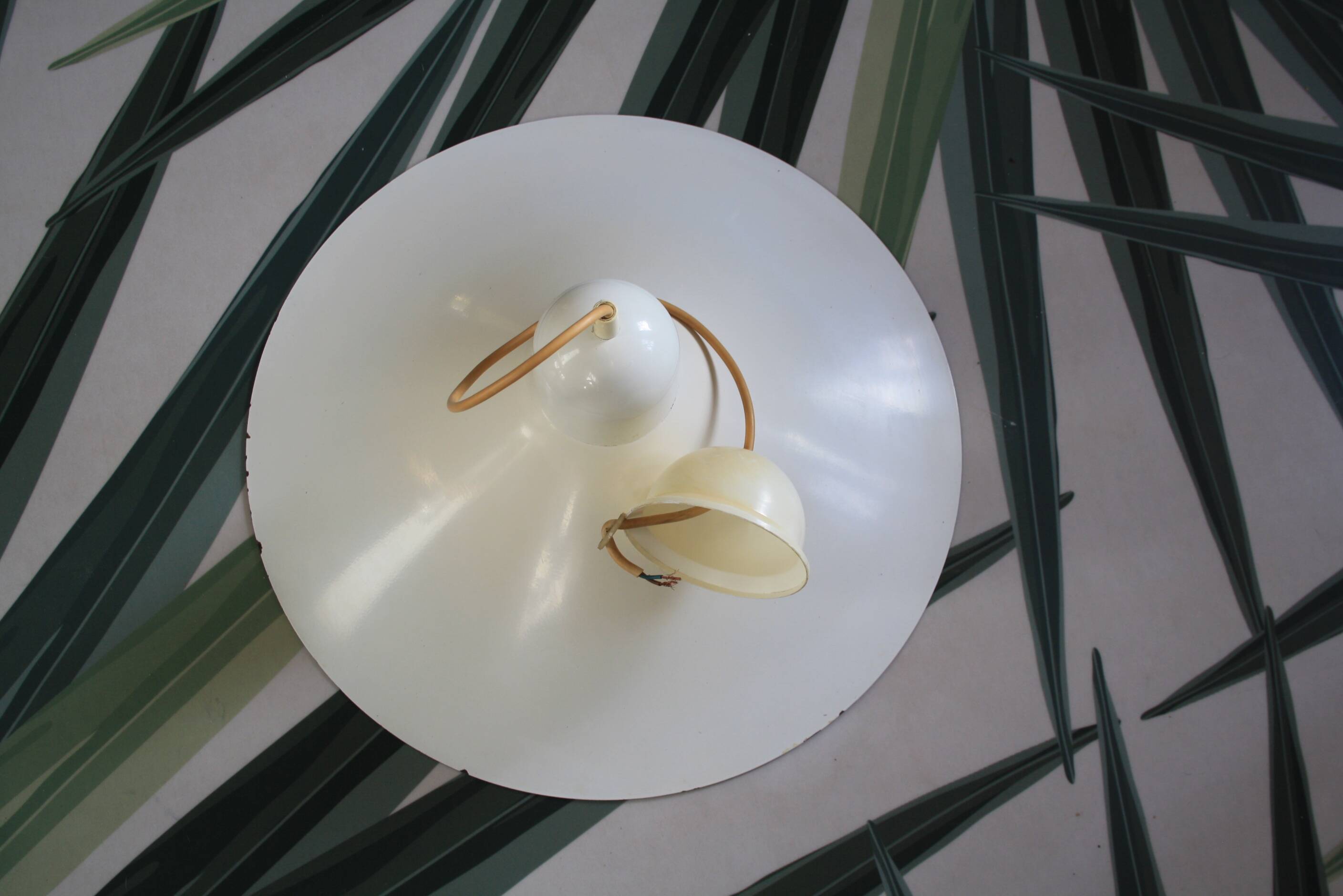 White metal suspension