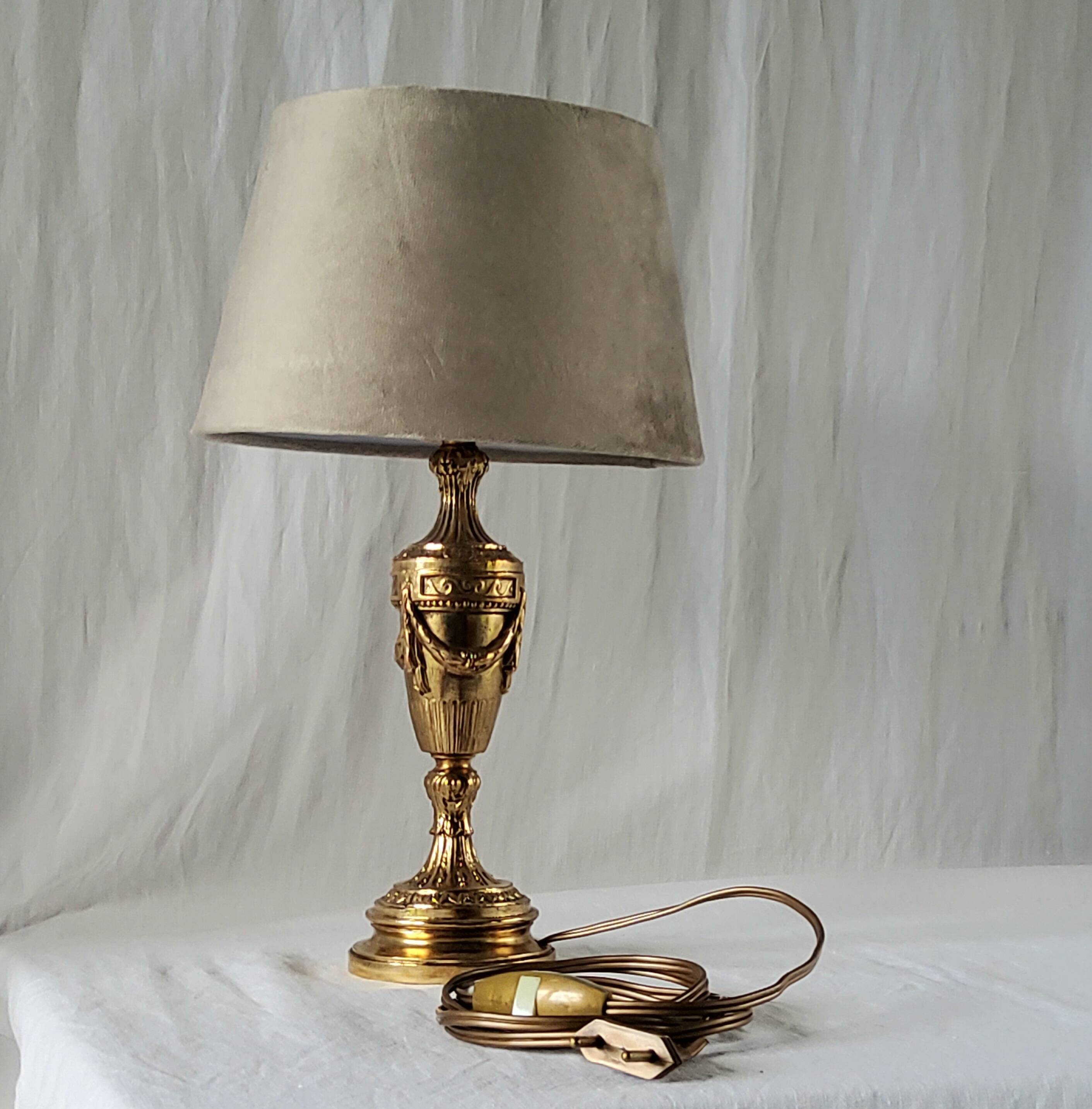 Empire style lamp