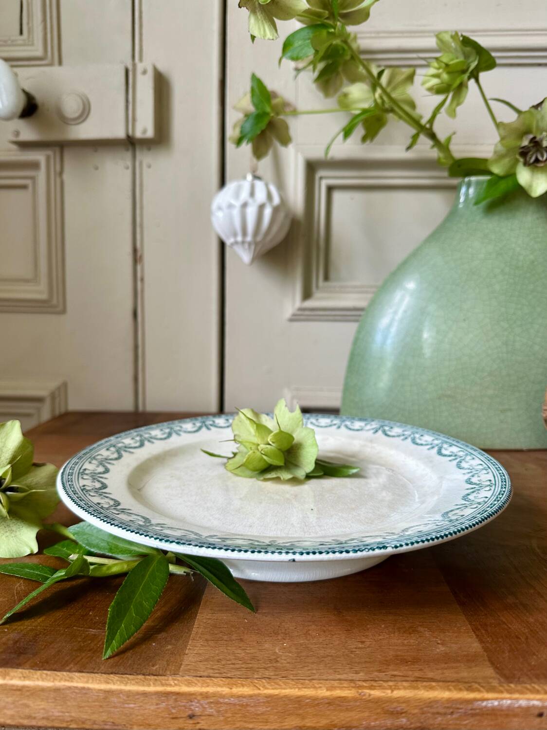 Small round dish on foot