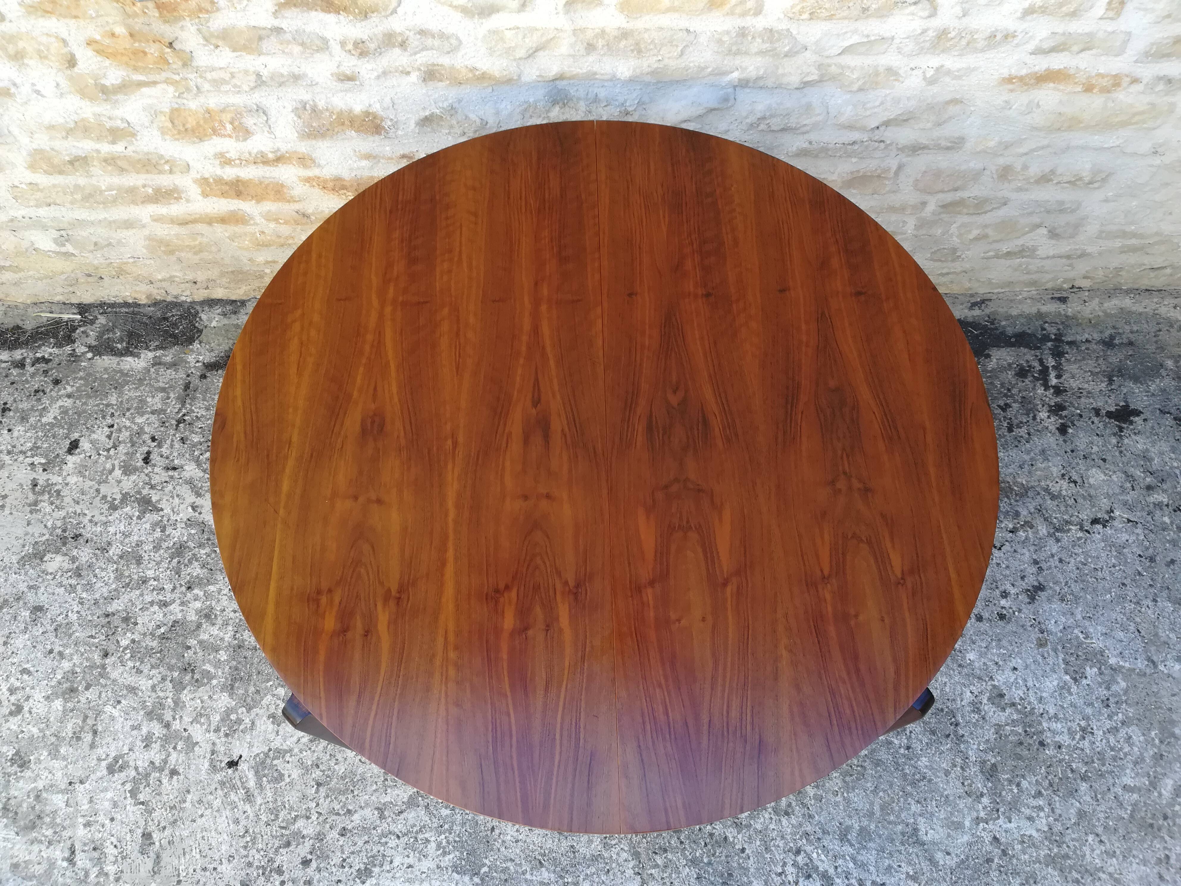 Round table with an extension