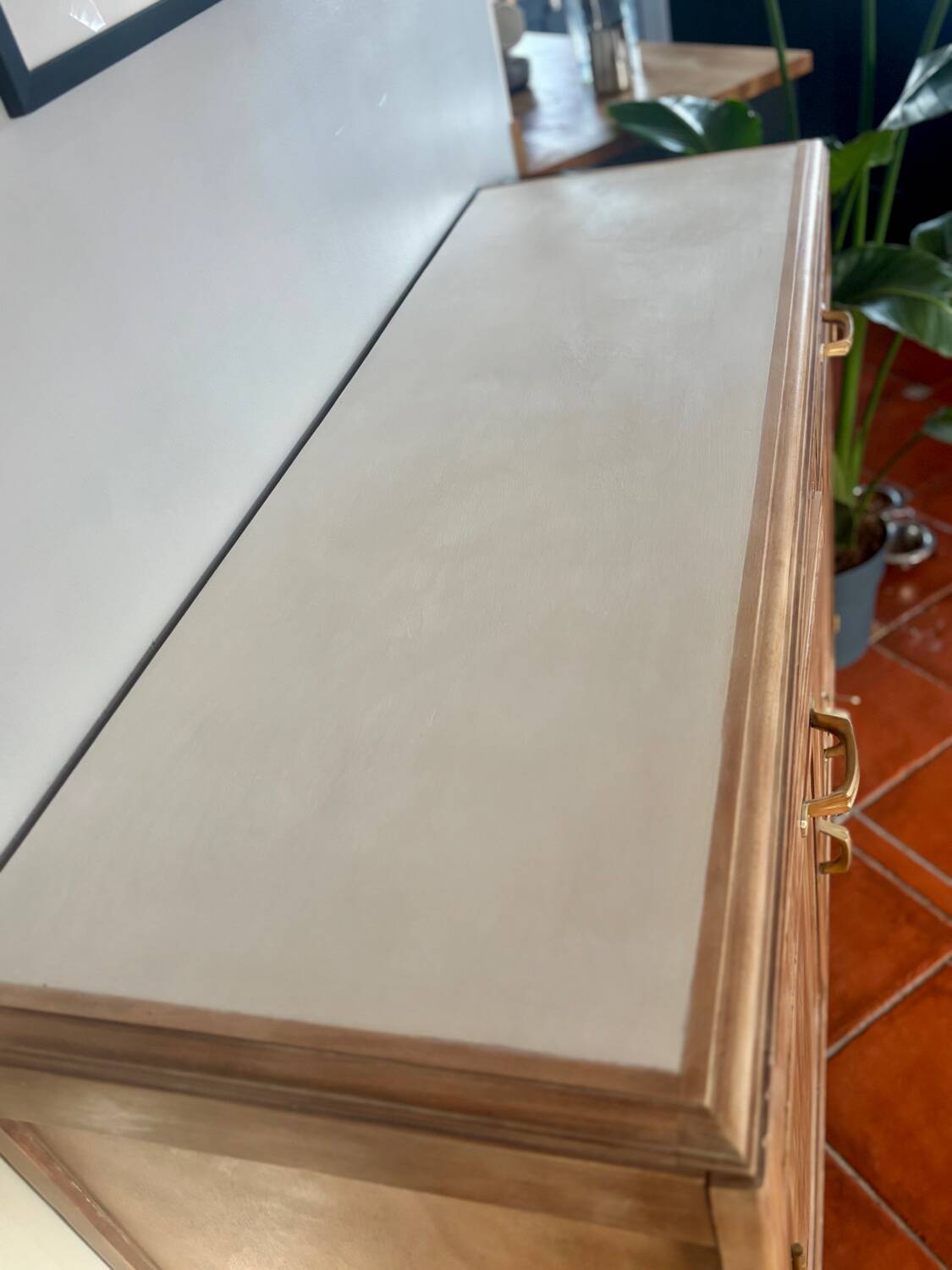 Buffet Art Déco des années 40 en bois massif blanchi – restaurer