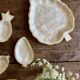 Lot de plats vintage en nacre et laiton