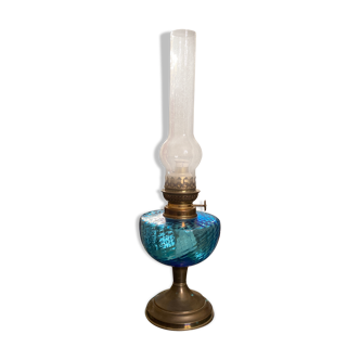 Lampe à pétrole ancienne en laiton et verre